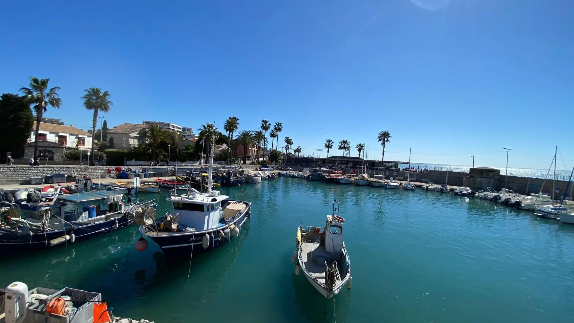 Appartement Lumineux Et Climatise, Face Au Parc Prive Et A 10 Mins De La Plage Cagnes-sur-Mer 0*,  France