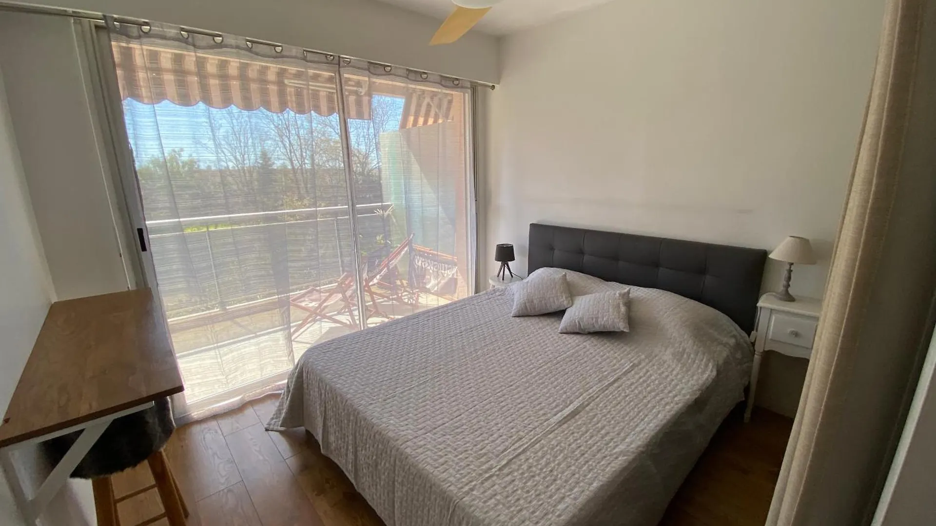 Appartement Lumineux Et Climatise, Face Au Parc Prive Et A 10 Mins De La Plage Cagnes-sur-Mer 0*,
